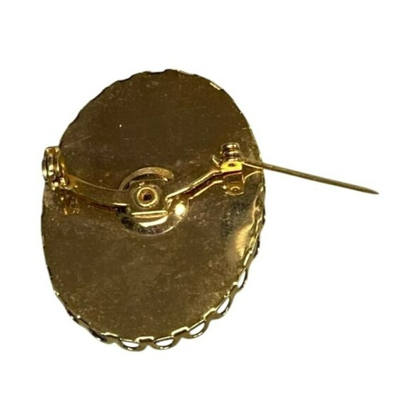 Vintage Floral Black and White Cameo Brooch Pin Gold-Tone Scalloped Oval Frame - Picture 5 of 5